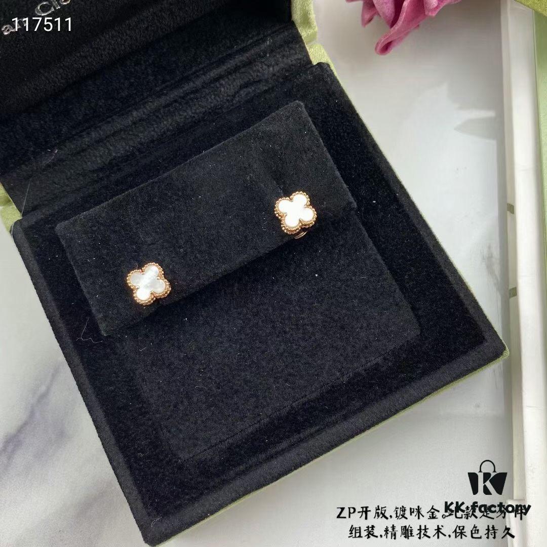 692fc24299f2d84055c88495 Newly Upgraded Version ZP Open Edition V Gold Plated with Mi Gold, Long-Lasting Color Retention ❤ This Piece Features Separate Components Assembly and Precision Carving Technology. 😊😊 VCA Clovis & Arpels Miniature Luxury White Mother-of-Pearl Four-Leaf Clover Stud Earrings Paired with Original-Style Saucer Backs 🍀 Exceptionally Charming, Enhances Fair Skin Tone, Highly Versatile for Any Occasion, Perfect for Sisters' Gatherings, Adds Extra Prestige