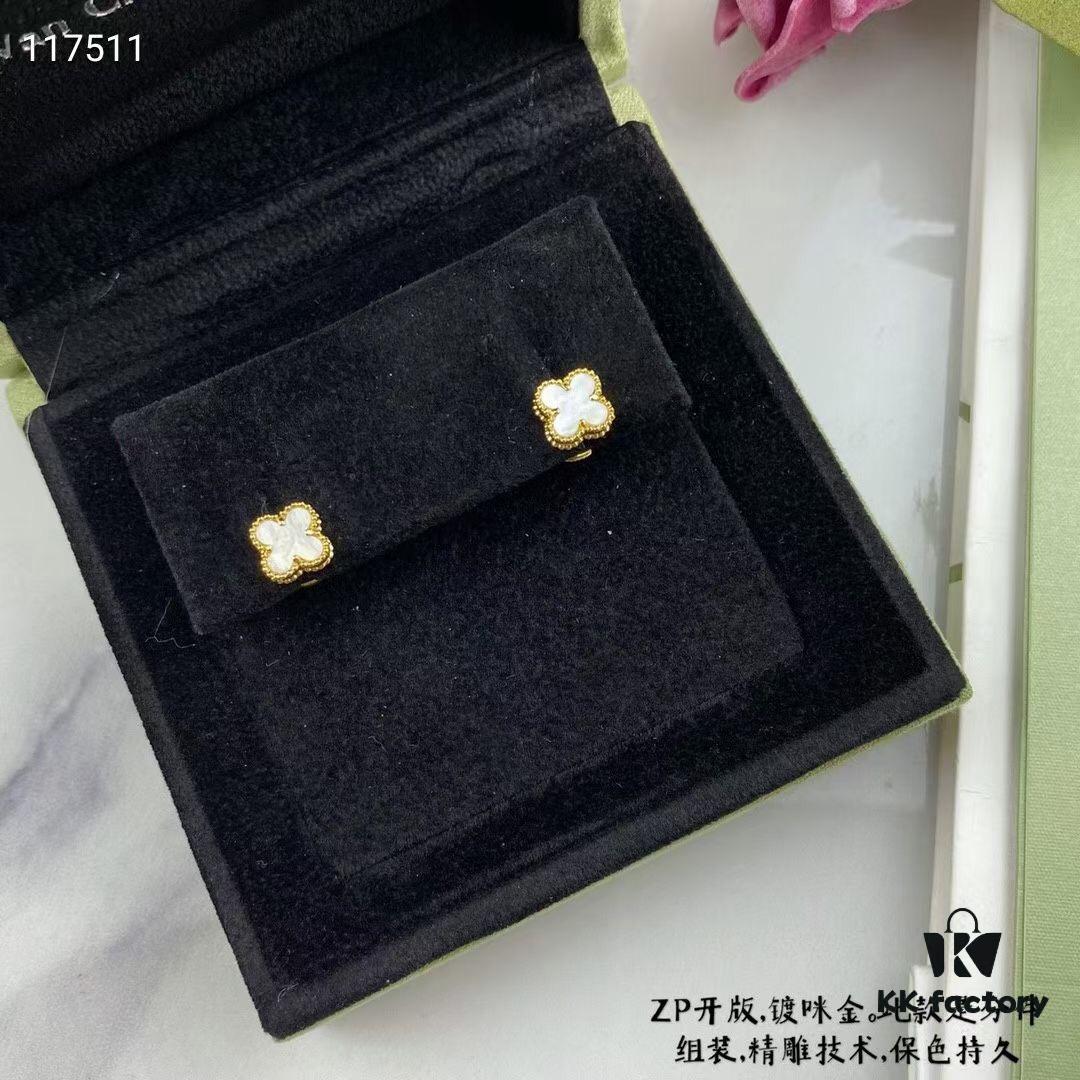 692fc24399f2d84055c88497 Newly Upgraded Version ZP Open Edition V Gold Plated with Mi Gold, Long-Lasting Color Retention ❤ This Piece Features Separate Components Assembly and Precision Carving Technology. 😊😊 VCA Clovis & Arpels Miniature Luxury White Mother-of-Pearl Four-Leaf Clover Stud Earrings Paired with Original-Style Saucer Backs 🍀 Exceptionally Charming, Enhances Fair Skin Tone, Highly Versatile for Any Occasion, Perfect for Sisters' Gatherings, Adds Extra Prestige