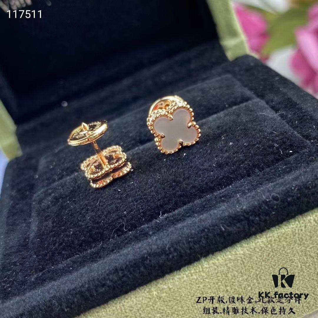 692fc24799f2d84055c8849c Newly Upgraded Version ZP Open Edition V Gold Plated with Mi Gold, Long-Lasting Color Retention ❤ This Piece Features Separate Components Assembly and Precision Carving Technology. 😊😊 VCA Clovis & Arpels Miniature Luxury White Mother-of-Pearl Four-Leaf Clover Stud Earrings Paired with Original-Style Saucer Backs 🍀 Exceptionally Charming, Enhances Fair Skin Tone, Highly Versatile for Any Occasion, Perfect for Sisters' Gatherings, Adds Extra Prestige