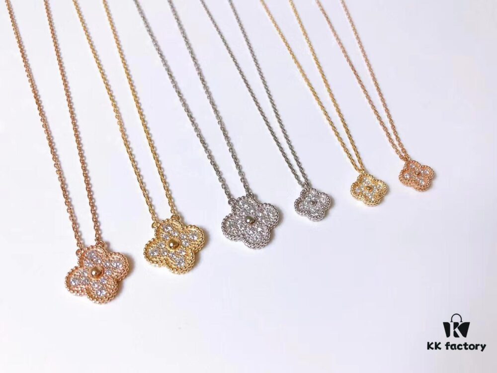 692fc29899f2d84055c8850c Clover Necklace