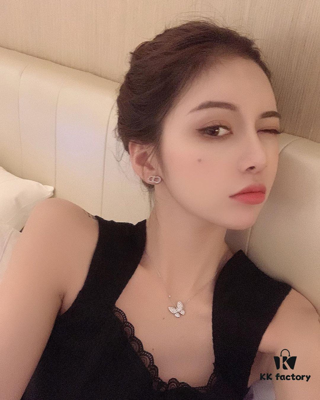 692fc2c599f2d84055c88557 VCA Classic Full Diamond Butterfly Necklace, Luxurious and Elegant Design, Universally Flattering, Must-Have for VCA Enthusiasts