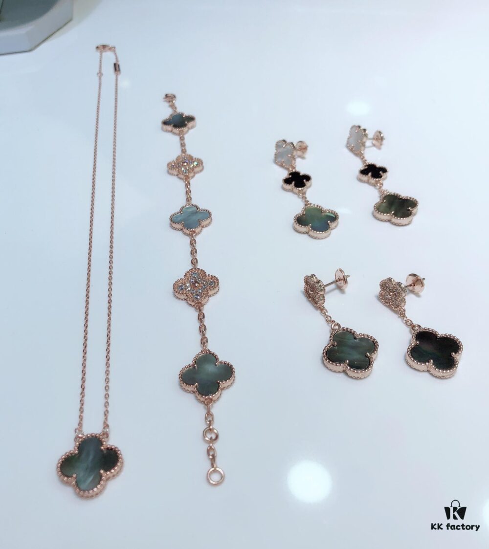 692fc2ca99f2d84055c88560 Clover Gray Mother-of-Pearl Set