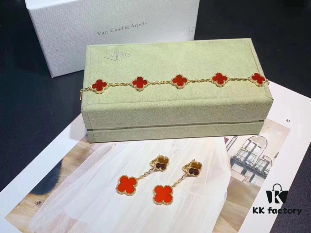 Van Cleef & Arpels VCA Set, Wear as a Complete Set to Instantly Enhance Your Elegance