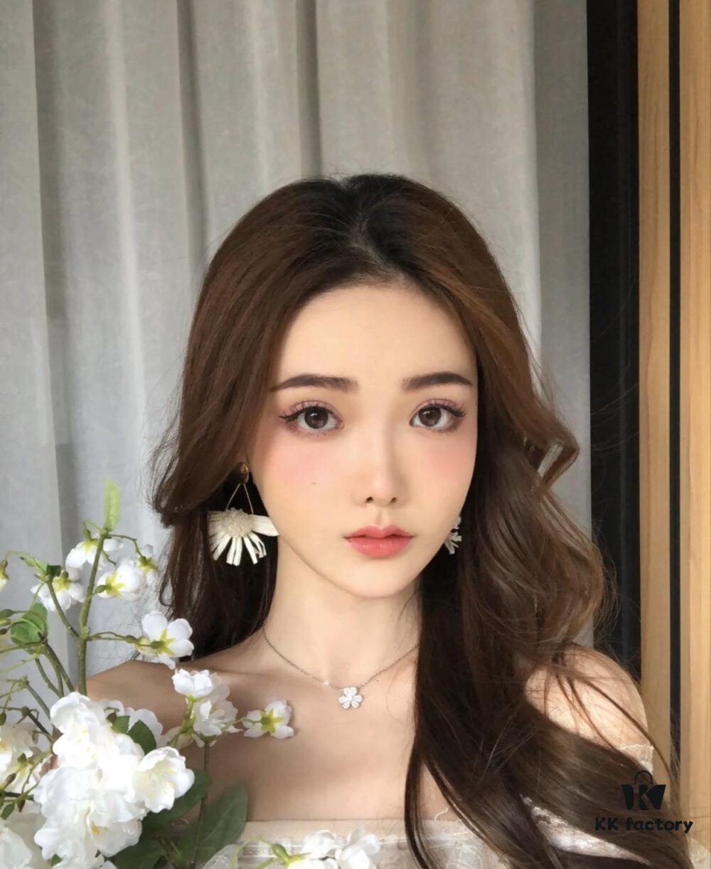 692fc2db99f2d84055c8857c Delicate VCA Clover Necklace for a Soft and Feminine Look