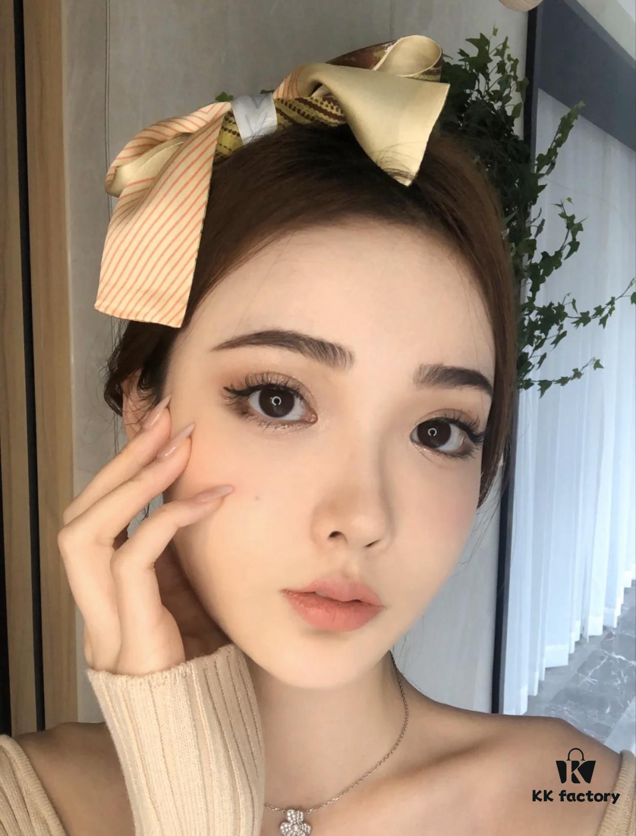692fc2dd99f2d84055c88580 Delicate VCA Clover Necklace for a Soft and Feminine Look