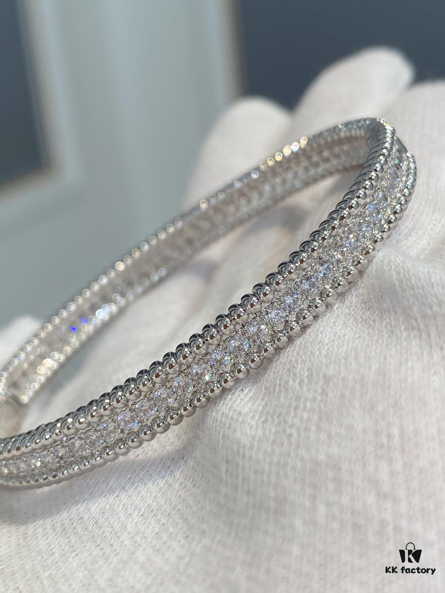 692fc2f599f2d84055c885aa New Vca Four-Leaf Clover Perlee Beaded Bracelet, Single Row Diamond Bracelet, Classic Layering Design, Vintage and Exquisite
