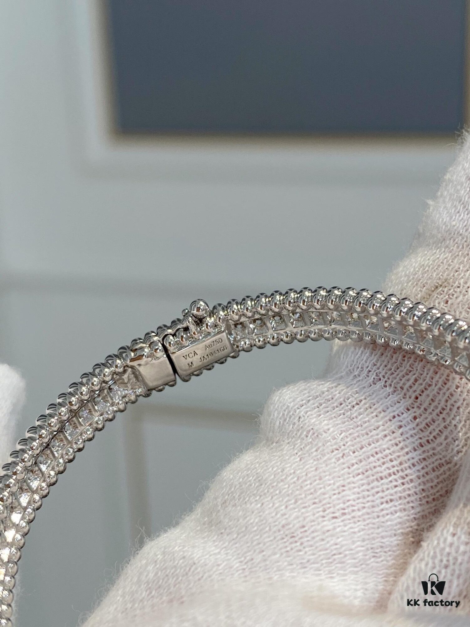 692fc2f999f2d84055c885b1 New Vca Four-Leaf Clover Perlee Beaded Bracelet, Single Row Diamond Bracelet, Classic Layering Design, Vintage and Exquisite