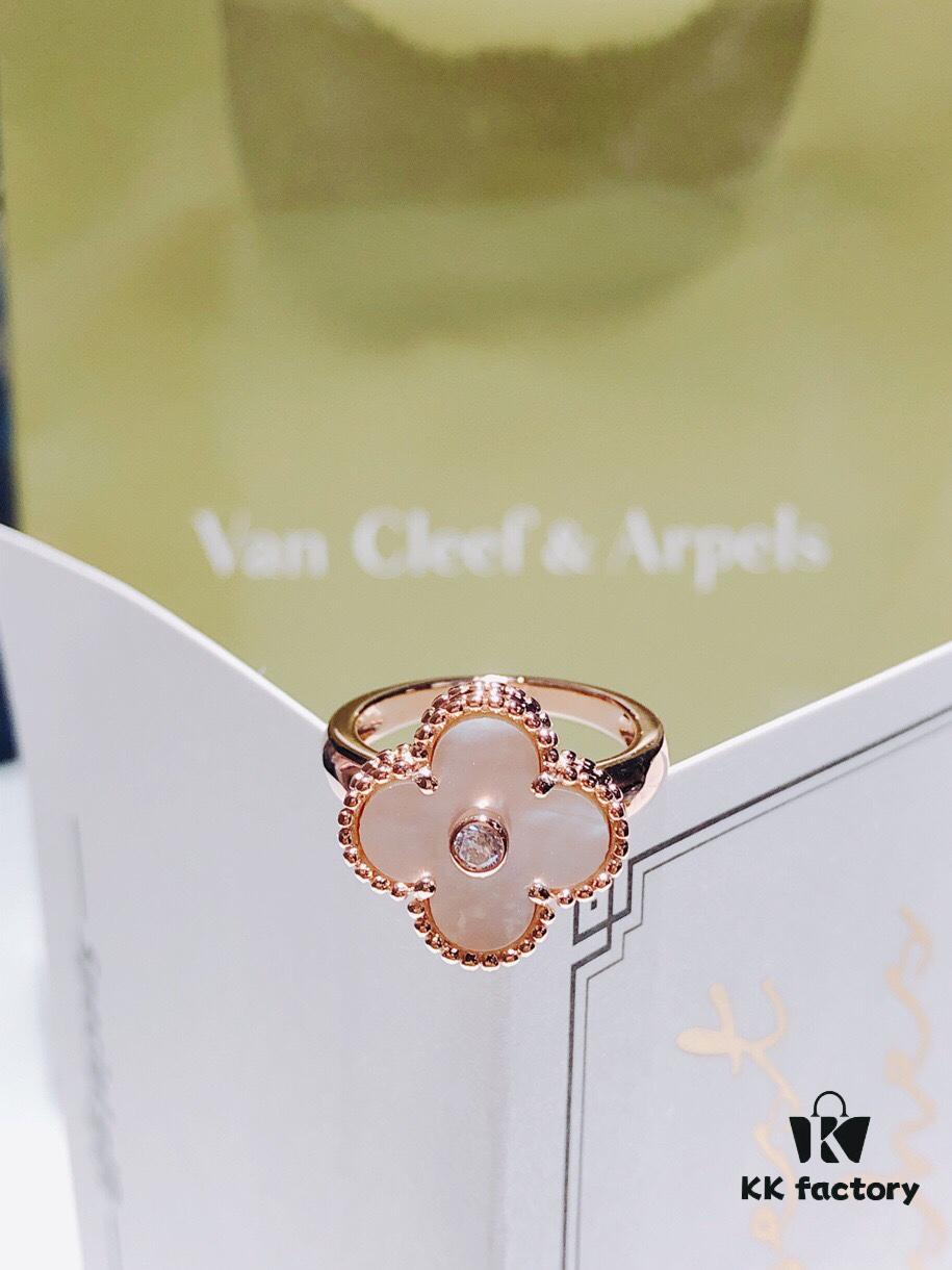 692fc30099f2d84055c885c0 VCA Alhambra Clover Ring