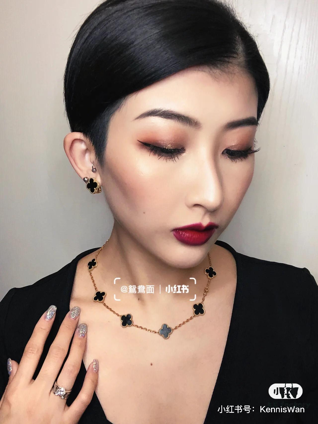 692fc31899f2d84055c885dc 50th Anniversary Limited Gray Mother-of-Pearl Clover Necklace