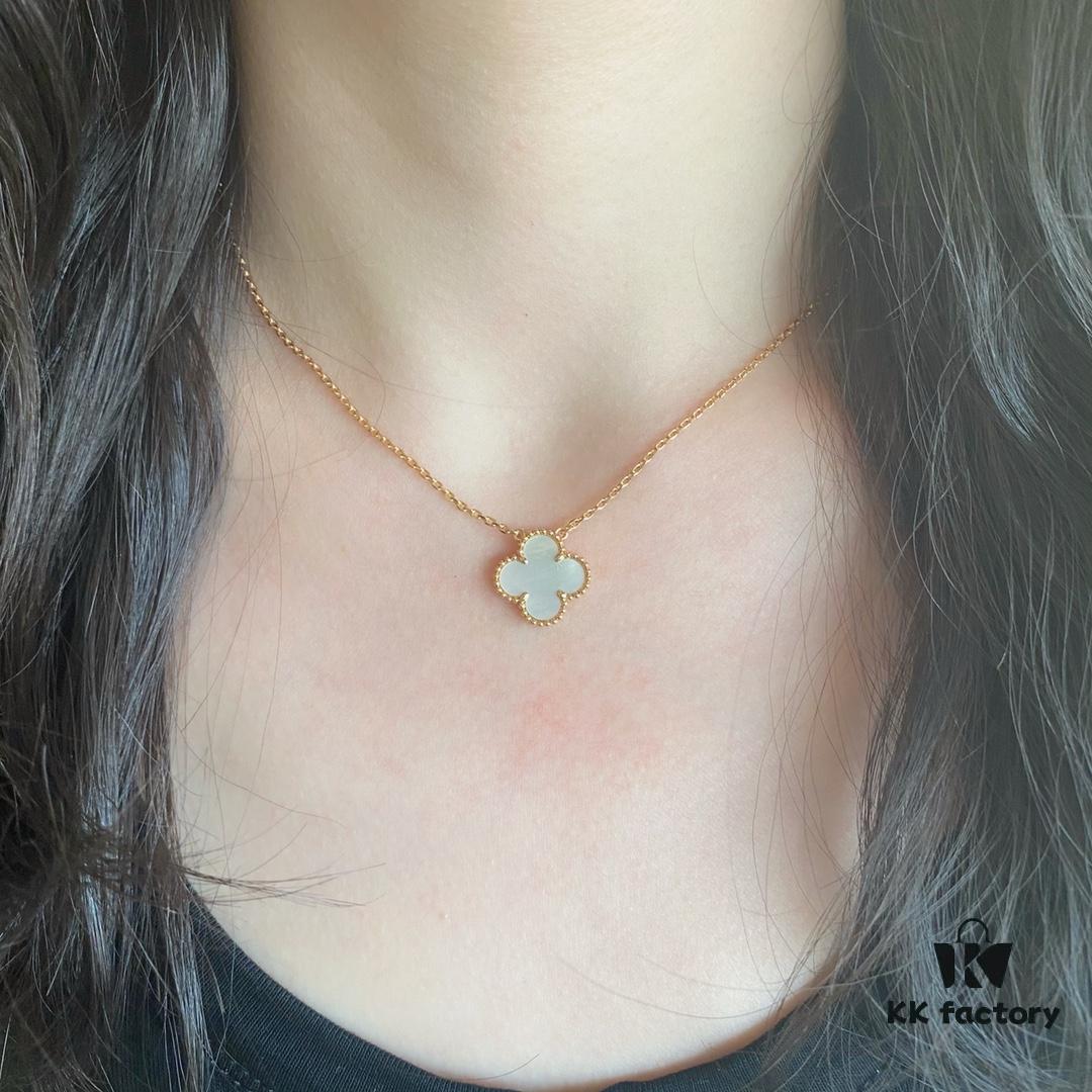 692fc39999f2d84055c886a3 Chunky Chain with CNC-Cut Clasp, V Gold Plated with Imitation Gold, Vca Clover Necklace Featuring White Mother-of-Pearl, Red Agate, and Black Agate