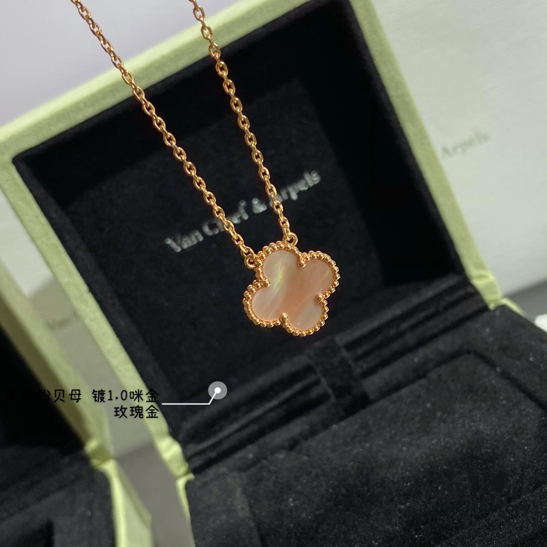 Chunky Chain with CNC Buckle, V Gold Plated Mi Gold, VCA Clover Natural Pink Shell Necklace