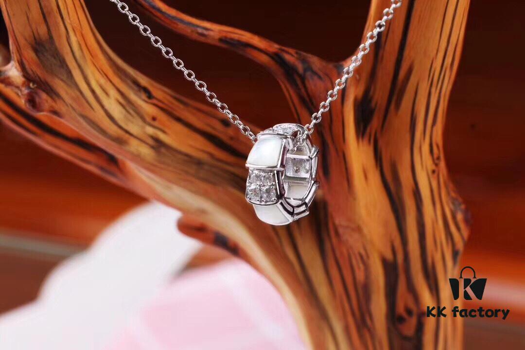 692fc3d899f2d84055c88708 Bulgari BVLGARI 2018 Red Agate and White Agate Diamond-Paved Snake Bone Pendant Necklace