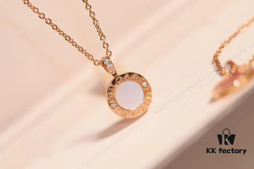 692fc3f699f2d84055c88742 Bvlgari Double-Sided Pendant Necklace with Natural Stone – One Side Red Agate, One Side White Mother-of-Pearl