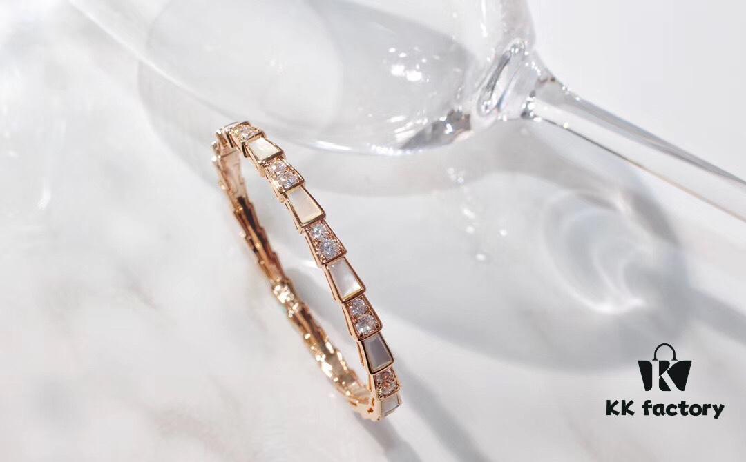 692fc43199f2d84055c887a2 Hot In-Stock Natural Shell Bracelet BVLGARI Classic Reissue Bulgari Snake Bracelet 925 Sterling Silver Thick Gold Plated with Natural Mother of Pearl Elegant Luxury Design