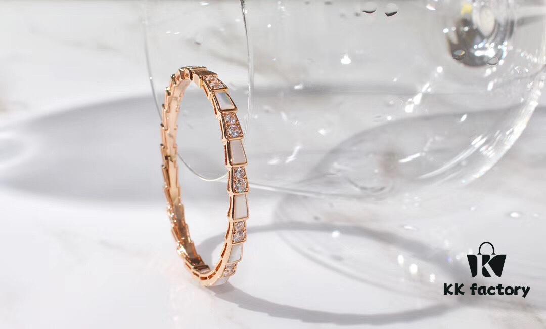 692fc43499f2d84055c887a6 Hot In-Stock Natural Shell Bracelet BVLGARI Classic Reissue Bulgari Snake Bracelet 925 Sterling Silver Thick Gold Plated with Natural Mother of Pearl Elegant Luxury Design