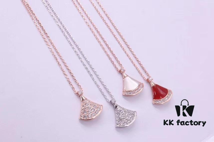 692fc44099f2d84055c887c0 Bvlgari Bulgari Small Skirt Diamond-Set Collarbone Necklace