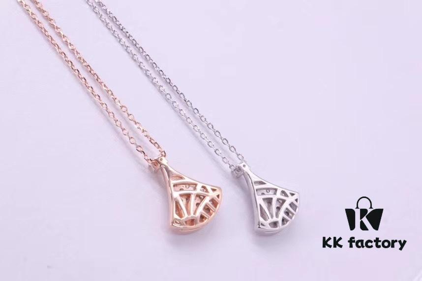 692fc44199f2d84055c887c4 Bvlgari Bulgari Small Skirt Diamond-Set Collarbone Necklace
