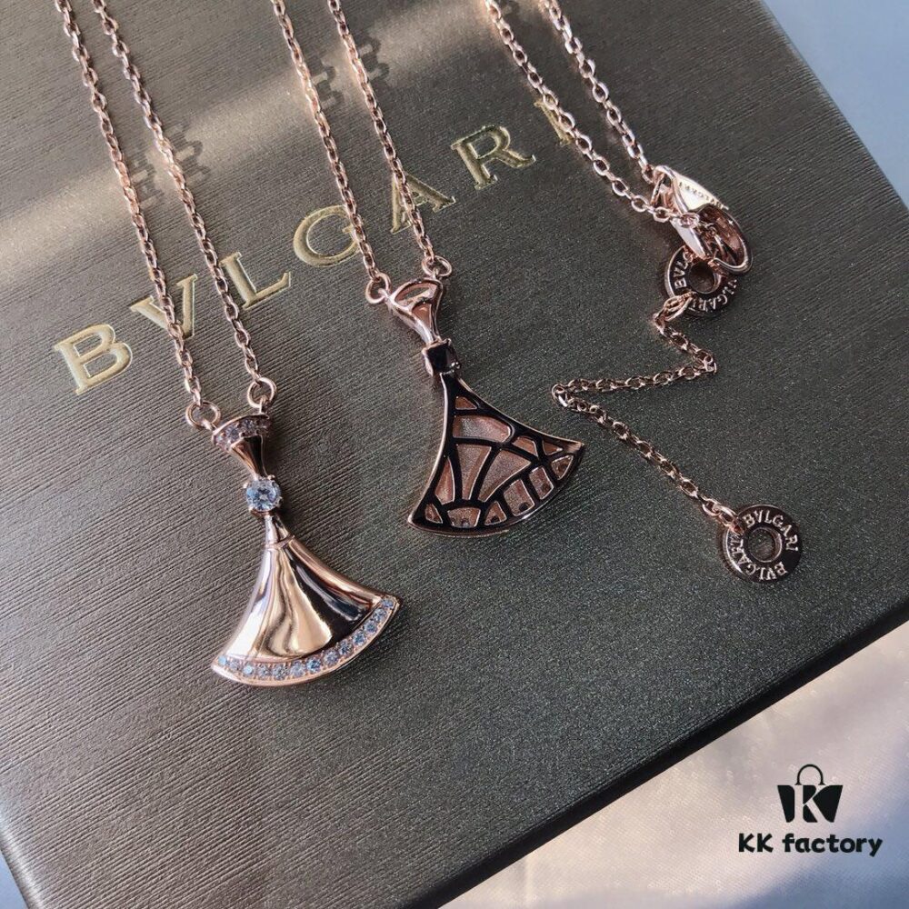 New Arrival 🆕🔥 BV Gold Dress Necklace 👗✌🏻 with Full Mirror-Finish Surface