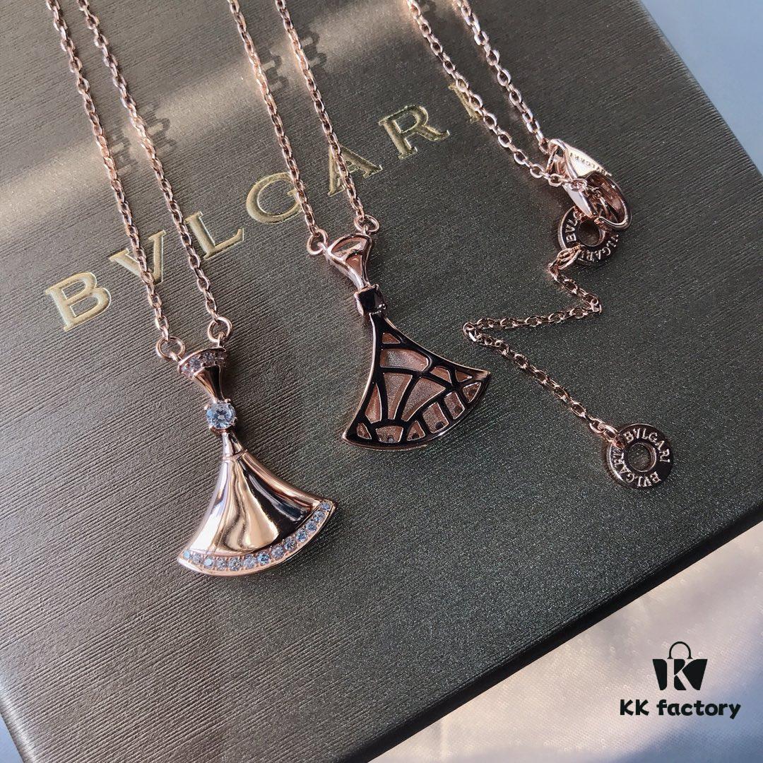 692fc45499f2d84055c887e9 New Arrival 🆕🔥 BV Gold Dress Necklace 👗✌🏻 with Full Mirror-Finish Surface