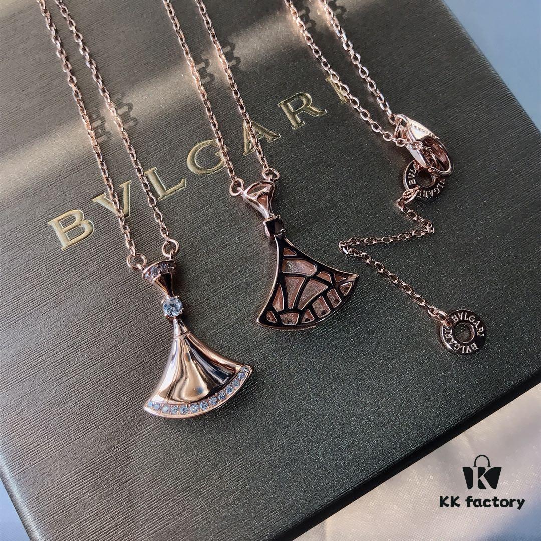 692fc45c99f2d84055c887f8 New Arrival 🆕🔥 BV Gold Dress Necklace 👗✌🏻 with Full Mirror-Finish Surface