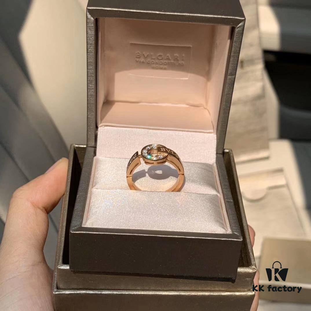 692fc48399f2d84055c88846 Bvlgari's Most Popular Lucky Coin Ring, Also Known as 'Fortune Rotation', Ideal as Wedding Bands, Elegant and Brightening to the Hands, Featuring Brilliant Diamonds with a Glowing Effect, Rose Gold Version is the Bestseller with Exceptional Symbolism