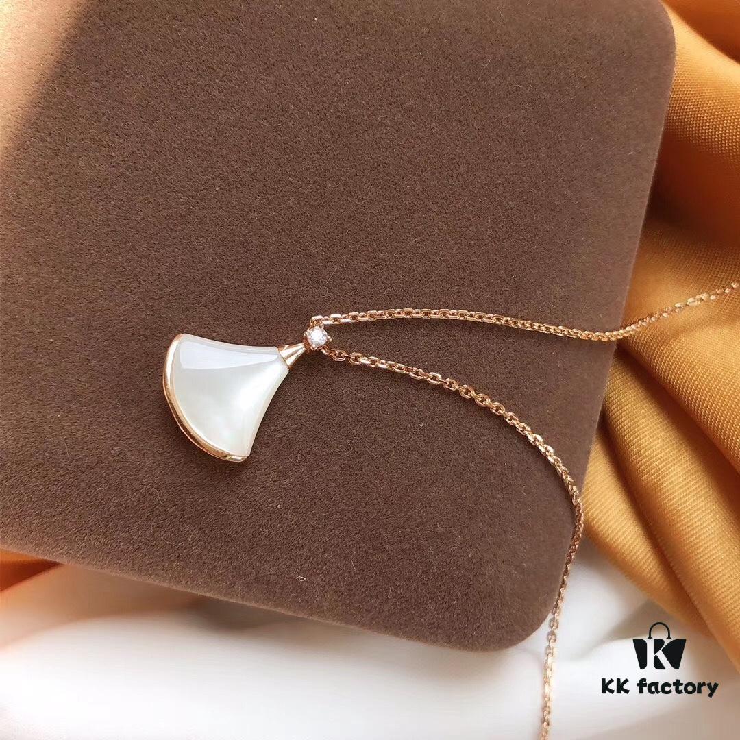 692fc4cc99f2d84055c888d6 S925 Silver Plated with K-Gold Bulgari Christmas Bestseller Bvlgari DIVAS DREAM Series Mother-of-Pearl Fan Pendant Necklace
