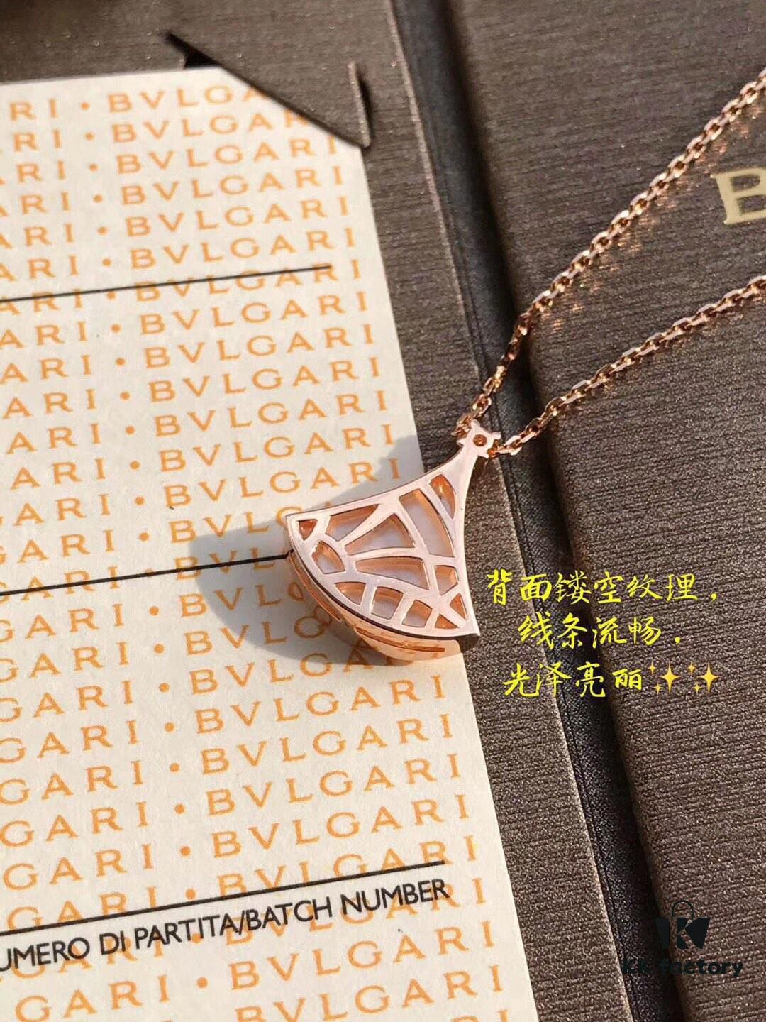 Bvlgari Divas' Dream Mother-of-Pearl Fan Pendant Necklace, Exquisitely Crafted with Natural Mother-of-Pearl Inlay, Radiant and Elegant, Color Shifts with Light, Showcasing the Unique Luster of Pearls, 45cm Adjustable Chain
