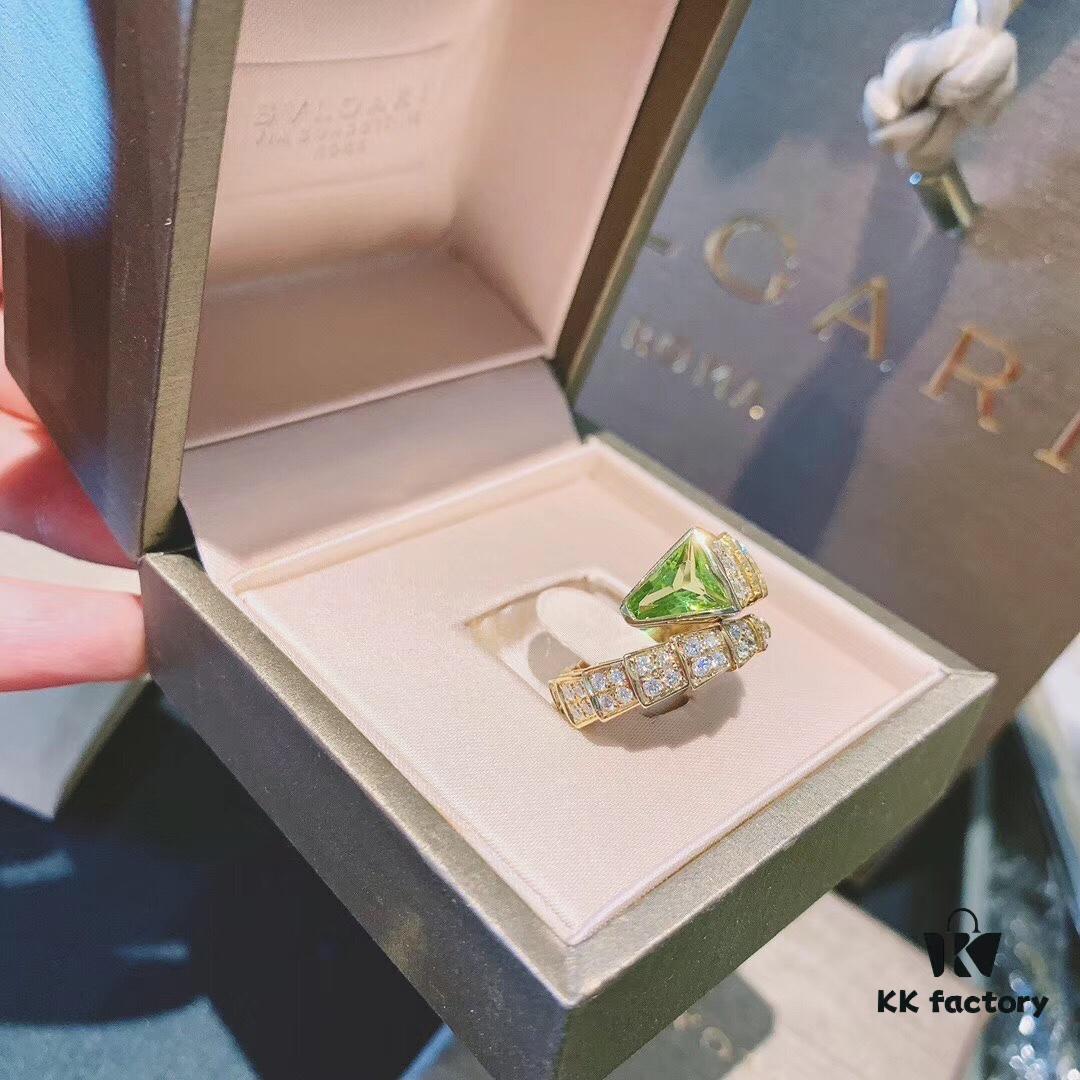 Bvlgari Snake Ring with Peridot - A Luxurious and Fresh Statement Piece