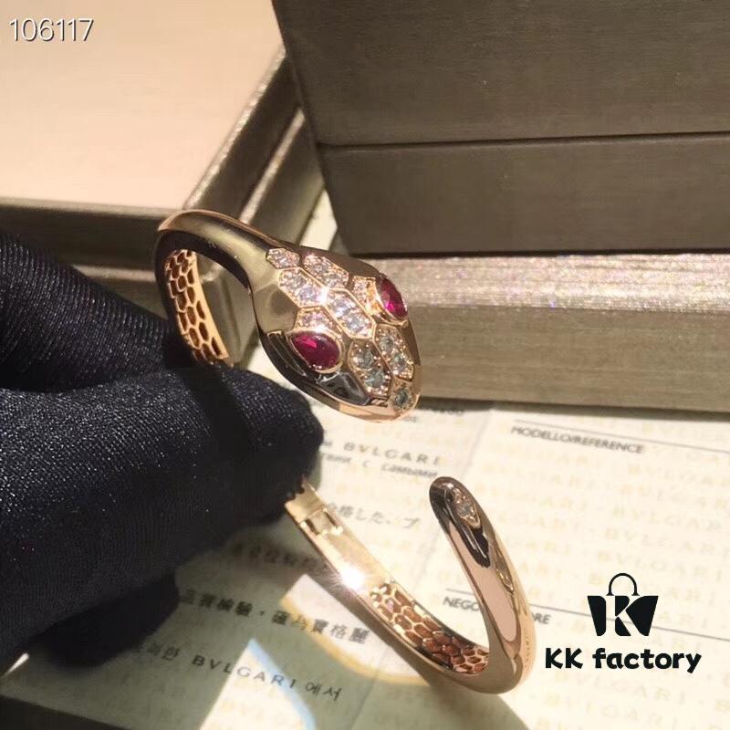 692fc57c99f2d84055c889ed High-End Quality Best-Selling Bvlgari BV Snake Bracelet Arrives! The Snake Design, a Signature of BV, Has Long Become a Classic!