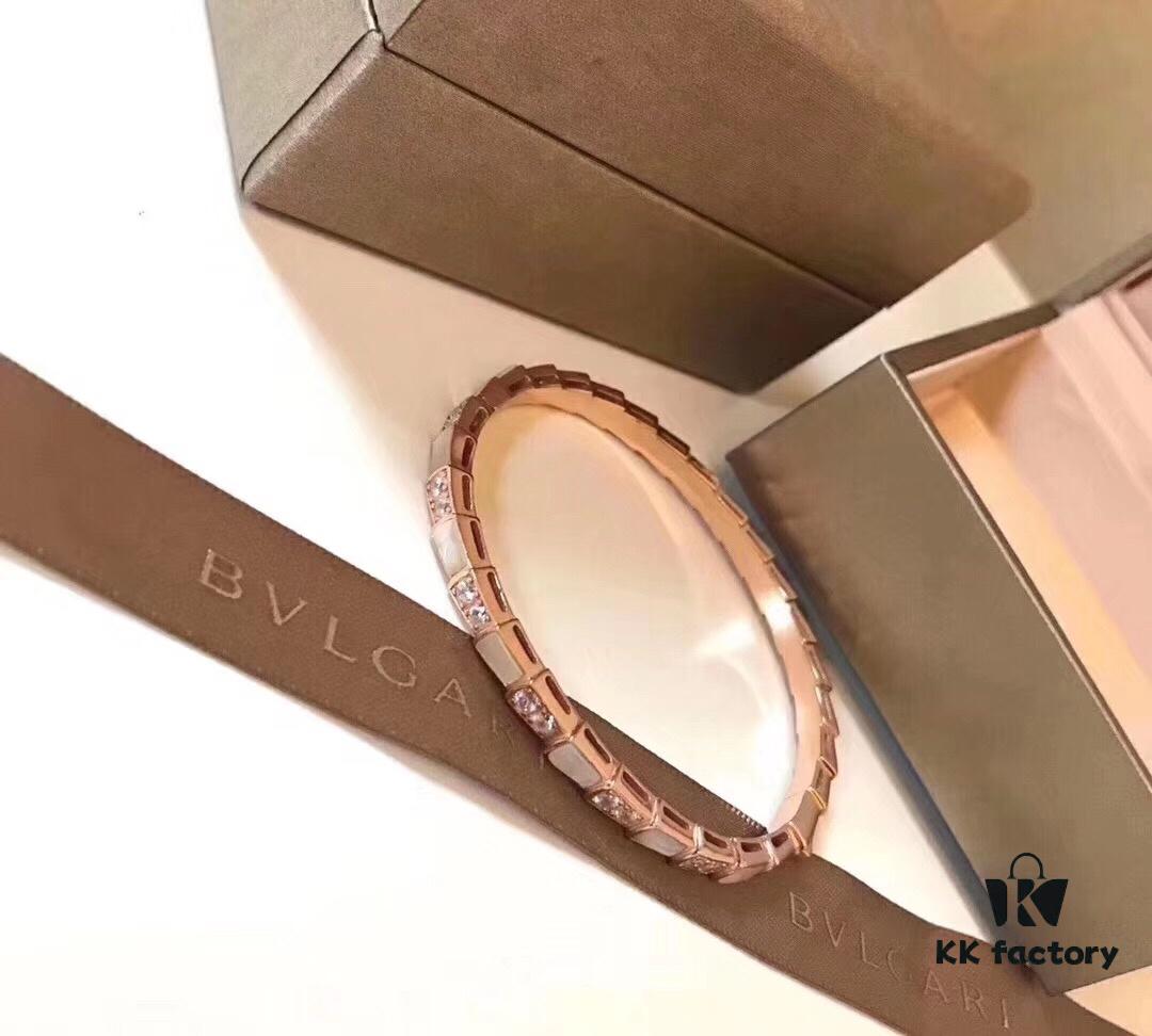 692fc5a499f2d84055c88a30 Hot In Stock Natural Shell Bracelet BVLGARI Classic Revival Bulgari Snake Bracelet Elegant and Sensual Line Design Adorned with Sparkling Diamonds Diamond-Like Luxury 925 Sterling Silver Thick Gold Plated Natural Mother of Pearl Original Logo Engraving Exquisite and Luxurious Perfect Interpretation