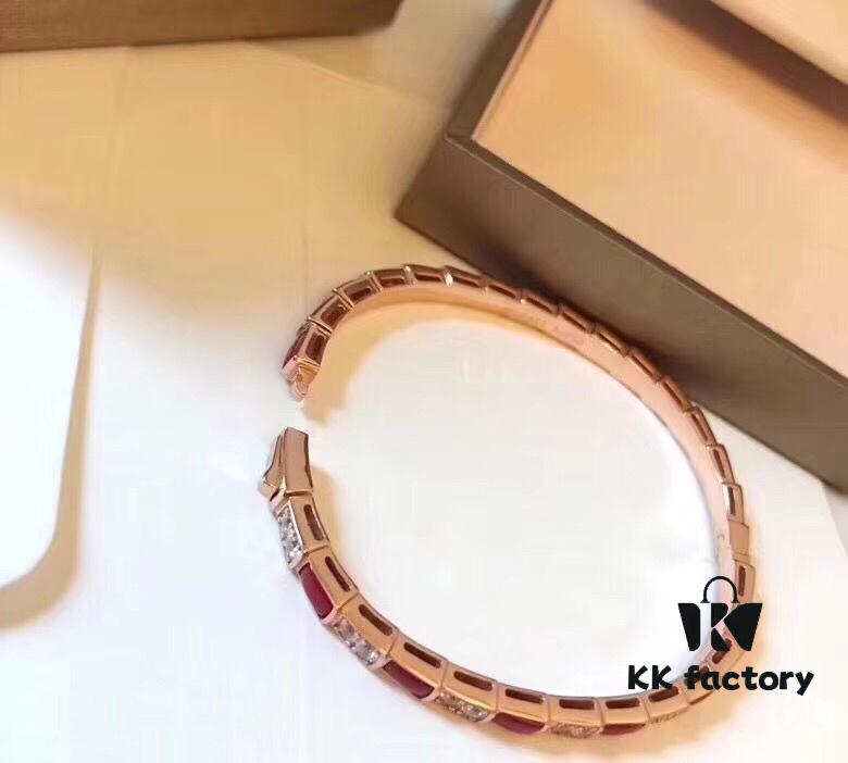 692fc5a599f2d84055c88a31 Hot In Stock Natural Shell Bracelet BVLGARI Classic Revival Bulgari Snake Bracelet Elegant and Sensual Line Design Adorned with Sparkling Diamonds Diamond-Like Luxury 925 Sterling Silver Thick Gold Plated Natural Mother of Pearl Original Logo Engraving Exquisite and Luxurious Perfect Interpretation