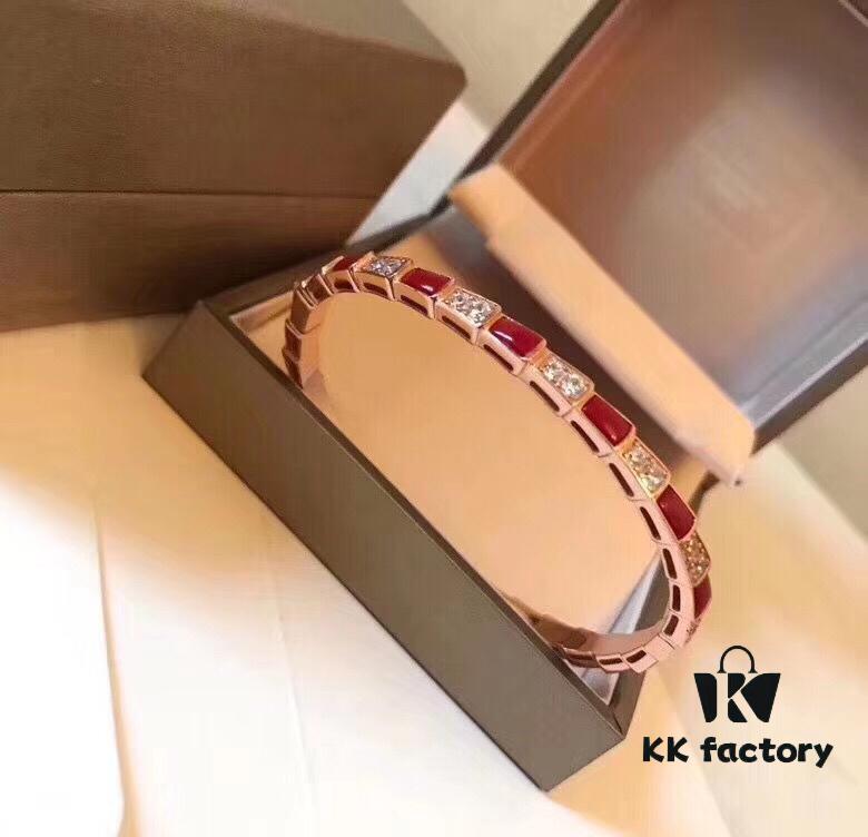 692fc5a599f2d84055c88a32 Hot In Stock Natural Shell Bracelet BVLGARI Classic Revival Bulgari Snake Bracelet Elegant and Sensual Line Design Adorned with Sparkling Diamonds Diamond-Like Luxury 925 Sterling Silver Thick Gold Plated Natural Mother of Pearl Original Logo Engraving Exquisite and Luxurious Perfect Interpretation