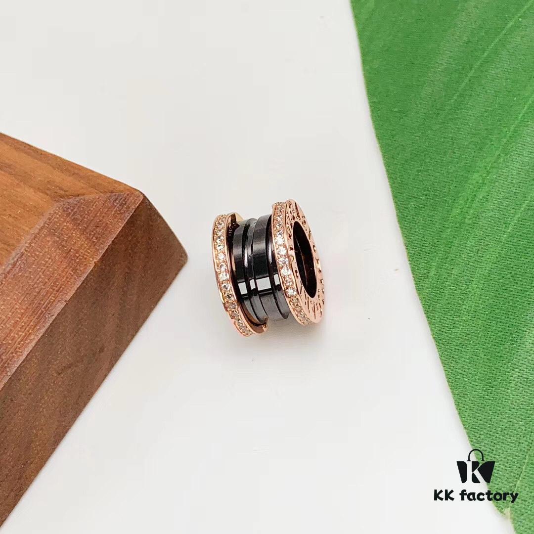 BVLGARI / B.zero1 Necklace with Iconic Spiral Design, Black Ceramic and Diamond-Paved Edges