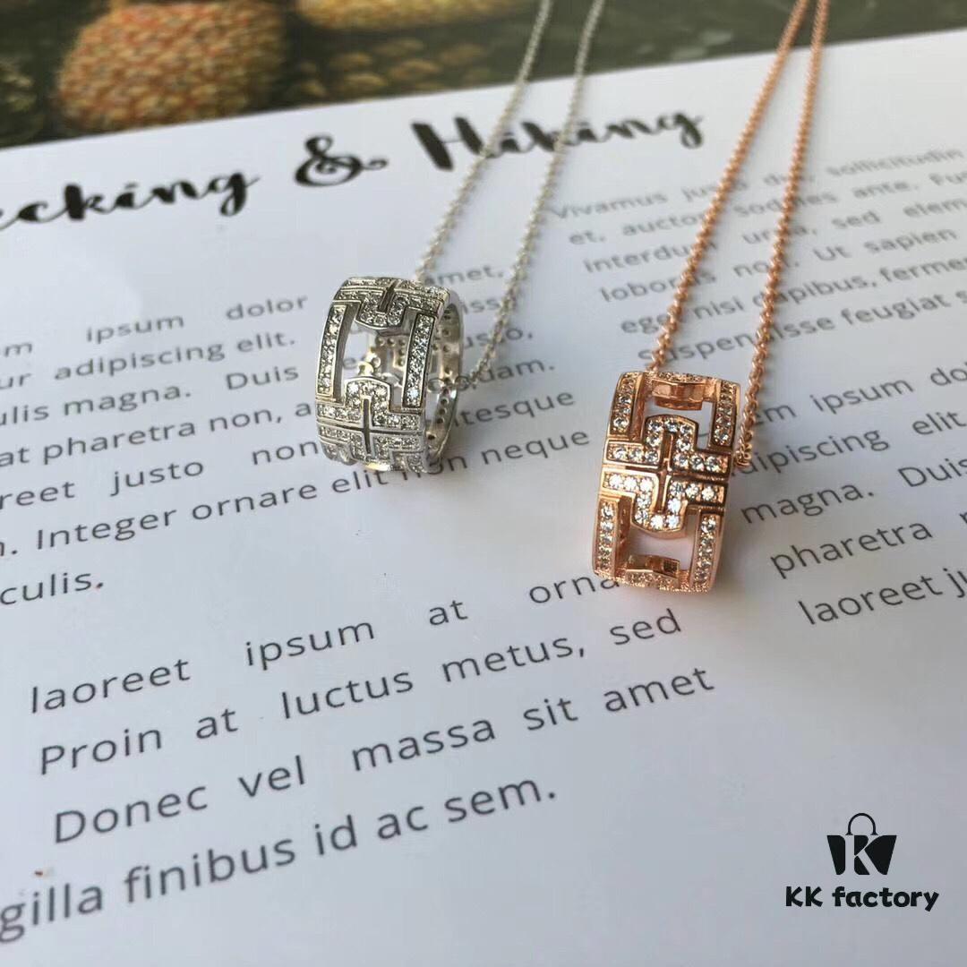 692fc5c899f2d84055c88a63 BVLGARI-Inspired Rectangular Link Necklace with 'Return' Motif – New Series Symbolizing Rebirth and Renewal
