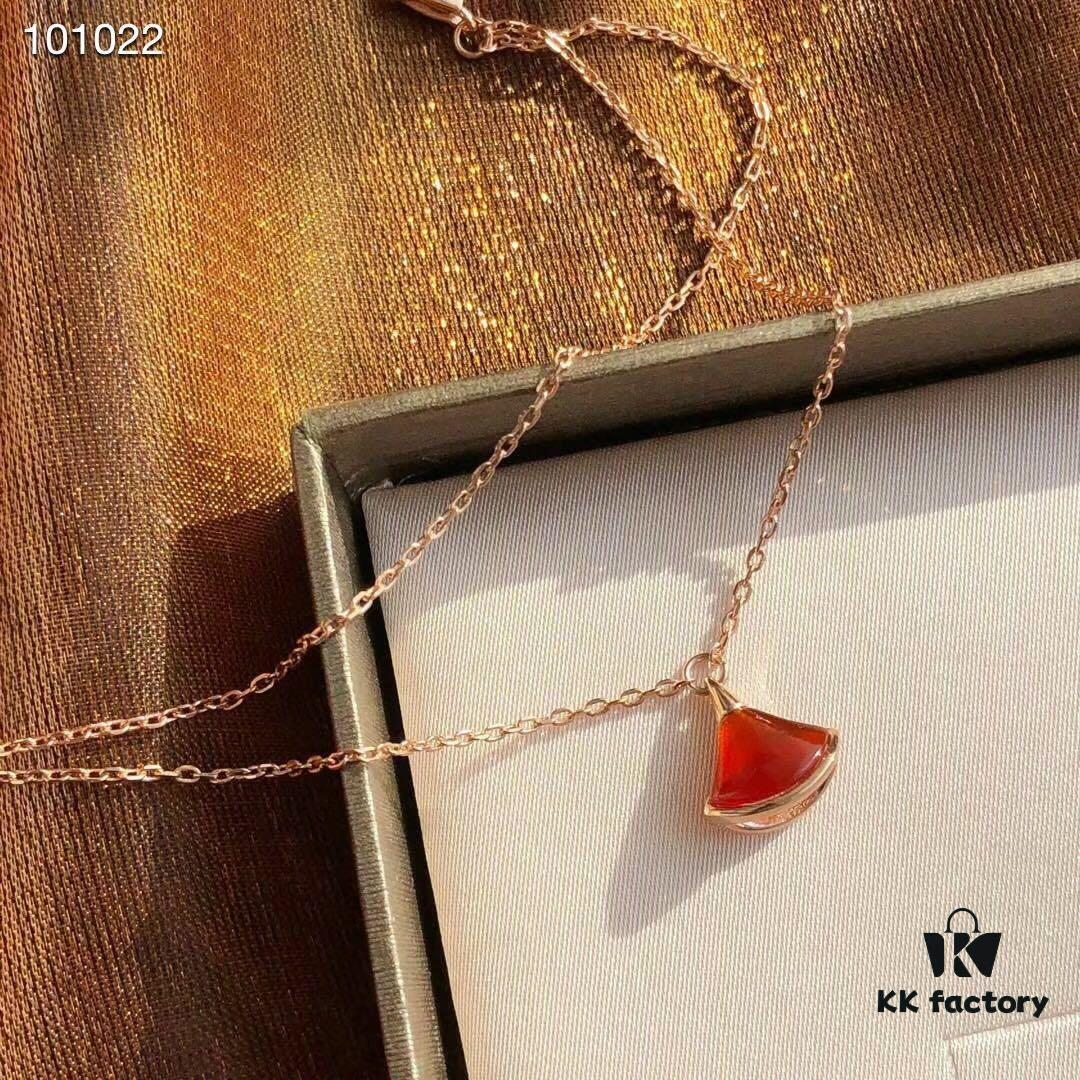 692fc64c99f2d84055c88b47 Bvlgari - Little Dress Bracelet, Exquisite 925 Sterling Silver with 18K Rose Gold Plating, Inlaid with Natural Mother of Pearl and Red Carnelian