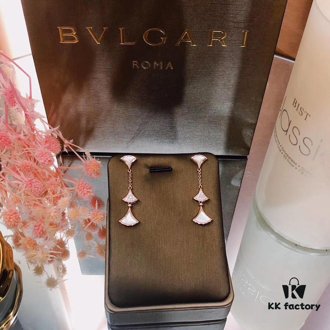 Bvlgari Diva Series Triple Flower Long Stud Earrings, High-End Custom Design, S925 Sterling Silver Pin with Imported Gold-Like Plating, Diamond-Encrusted Black Onyx, White Mother-of-Pearl, Red Agate, and Fan-Shaped Pendant