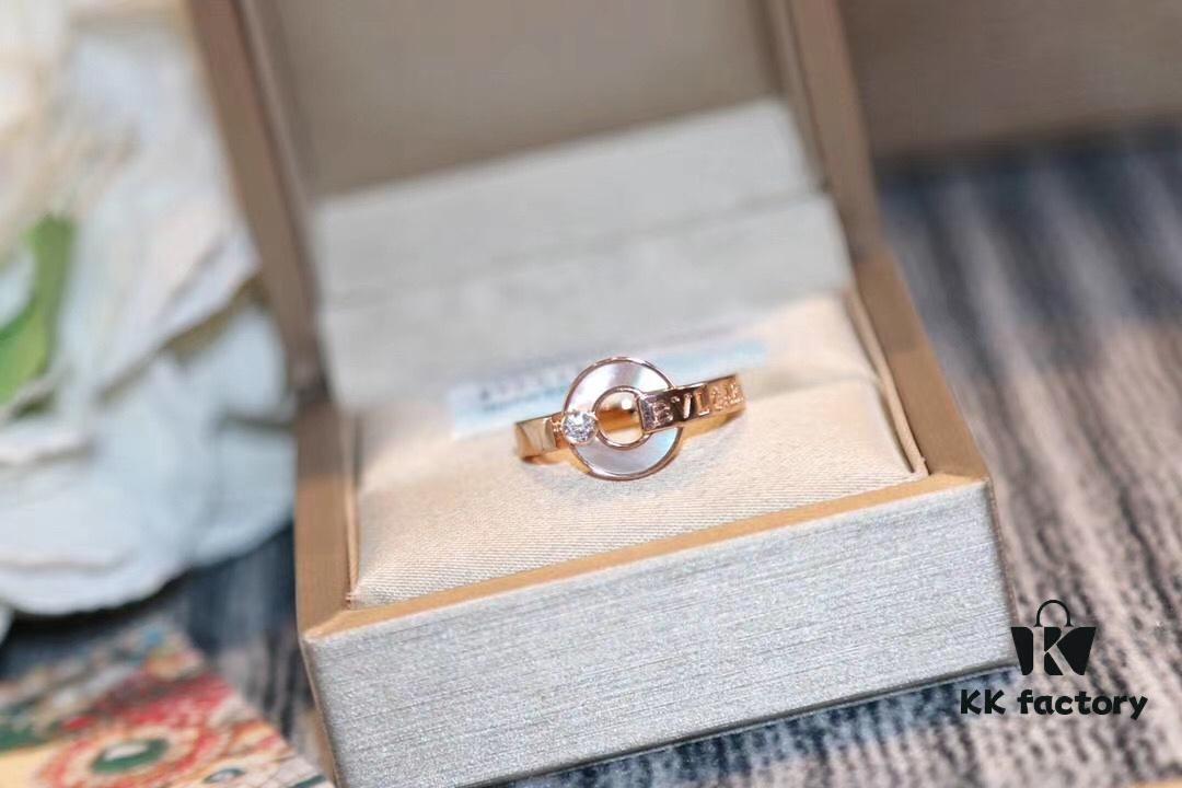 692fc6a699f2d84055c88bf0 New 925 Natural White Mother of Pearl Bvlgari Coin Ring