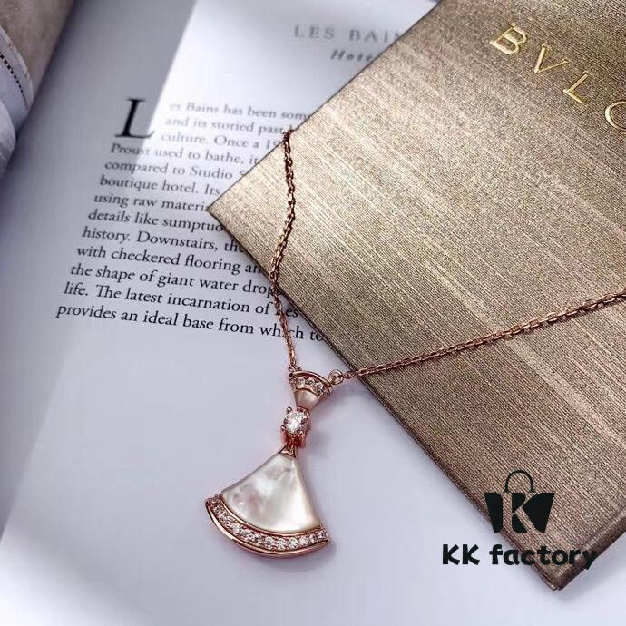 692fc6cd99f2d84055c88c58 Bvlgari-inspired Rose Gold Plated 925 Sterling Silver Necklace with Elegant Fan Pendant, Adjustable Length, Luxurious and Timeless Design
