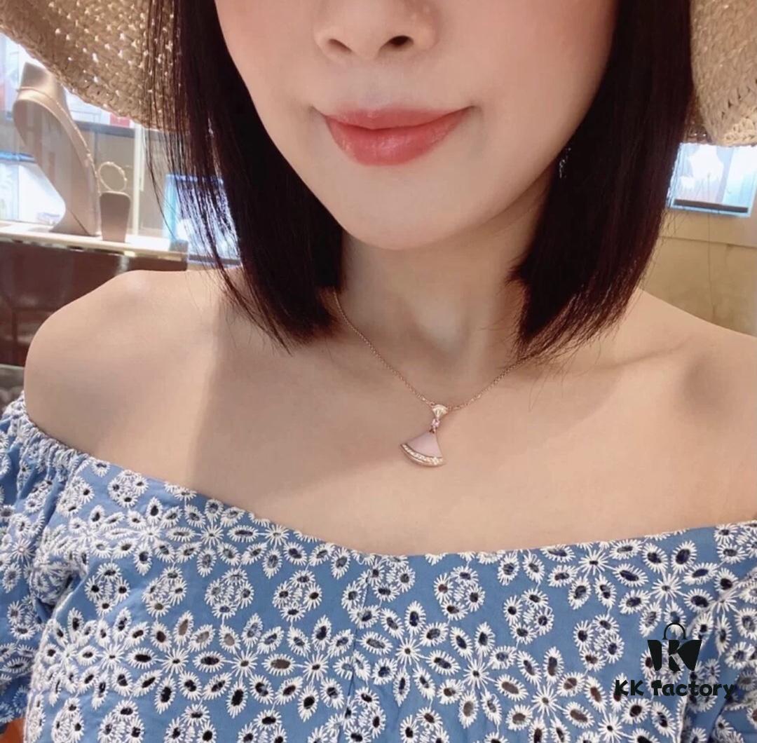 So Soft! Love This Color Combination, Babe. All of Bao's Qixi Editions Eventually Become Classics – Never Worry About Outdating. Enjoy the Moment First! And Customization Won't Cost You Much, Right?