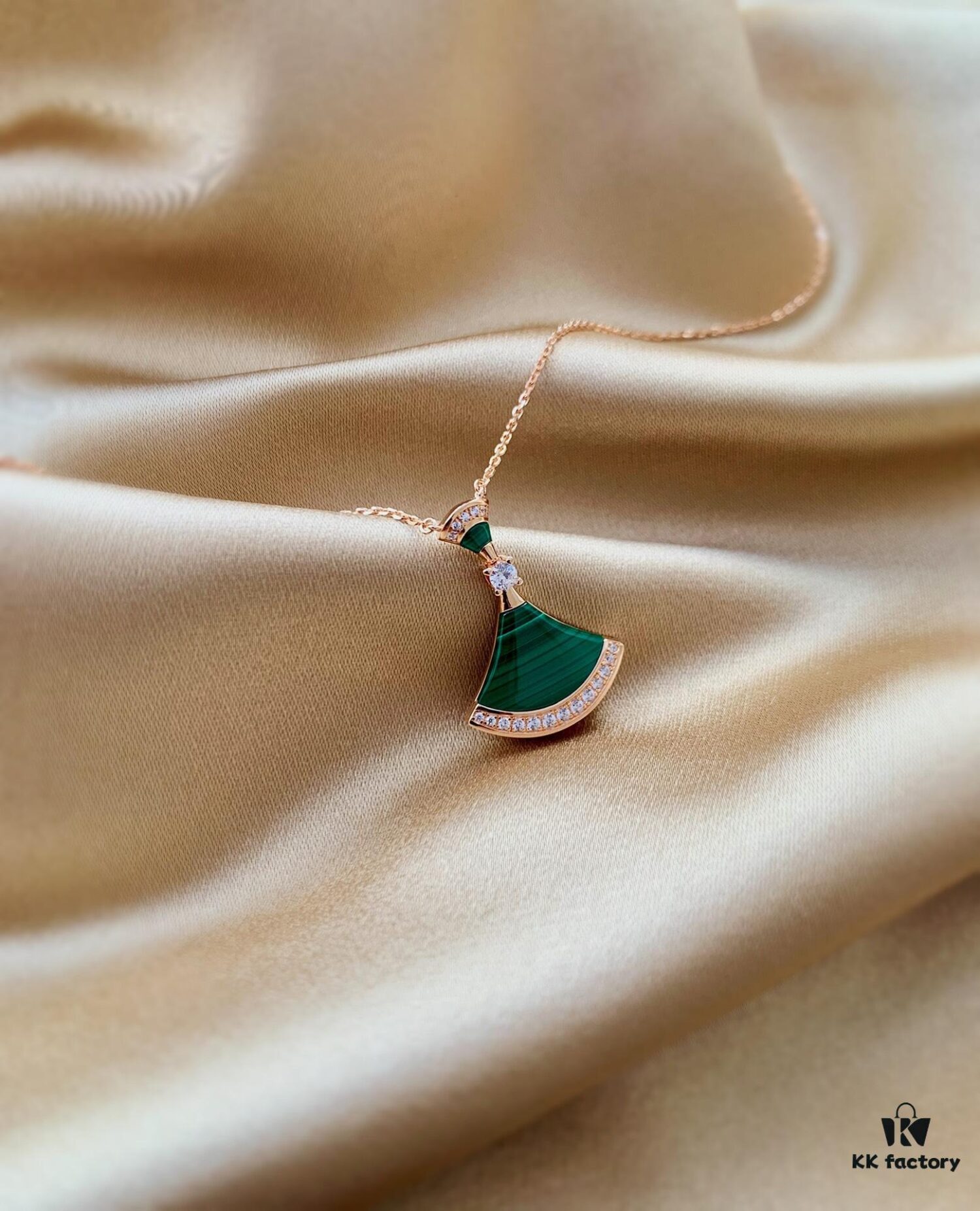 692fc74999f2d84055c88d7c BVLGARI Bvlgari Series Rose Gold Round Stud Earrings and Natural Malachite Fan Pendant Necklace