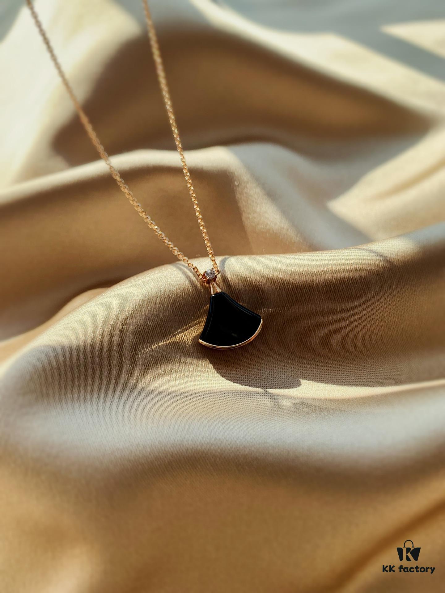 692fc77599f2d84055c88db4 S925 Silver Plated with K Gold Bulgari Divas Dream Series Mother-of-Pearl Fan Pendant Necklace
