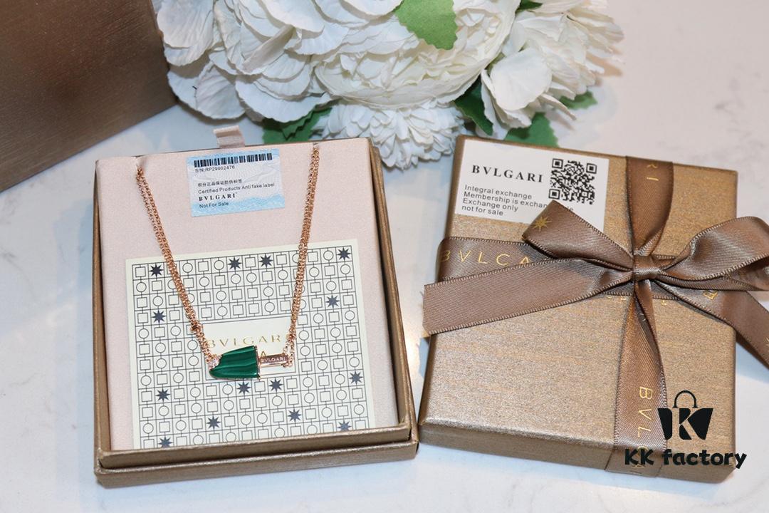 692fc7ef99f2d84055c88e54 BVLGARI Bulgari New White Mother-of-Pearl and Malachite Ice-Cream Necklace