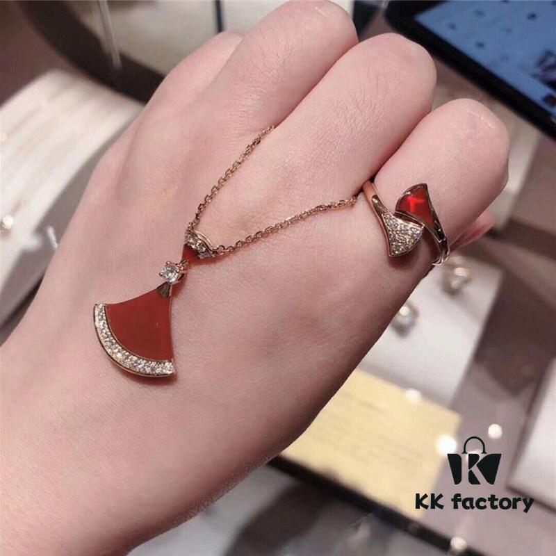 BV Dress Necklace 👗