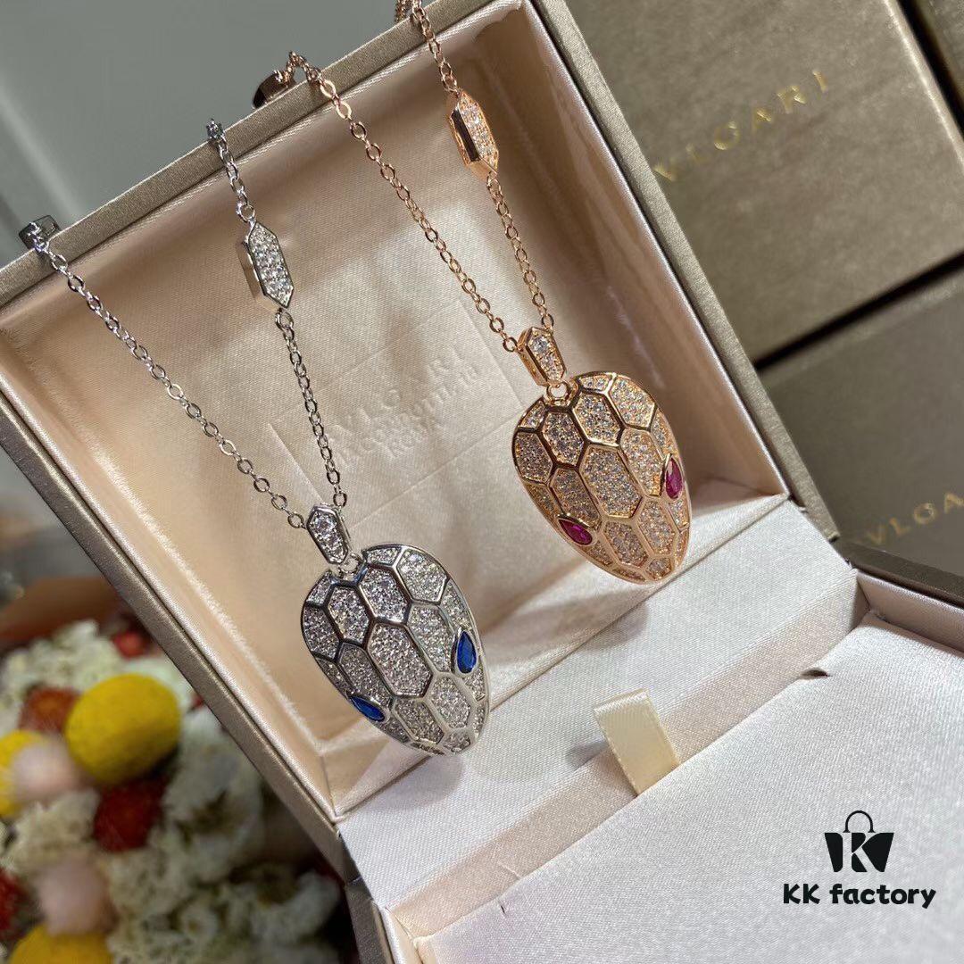 Bulgari ✨ Beloved by Celebrities ✨ Fashionable Luxury Item - Bulgari Serpenti Necklace, Upgraded Luxury Snake Design 👍 BVLGARI New Arrival 🆕 Imported Craftsmanship with Full High-Carbon Diamonds, Exquisitely Hollowed Inner Rim, Real Gold Plating, Vivid and Lifelike Shape [Color][Color][Color] Bracelet, Original Logo Reproduced