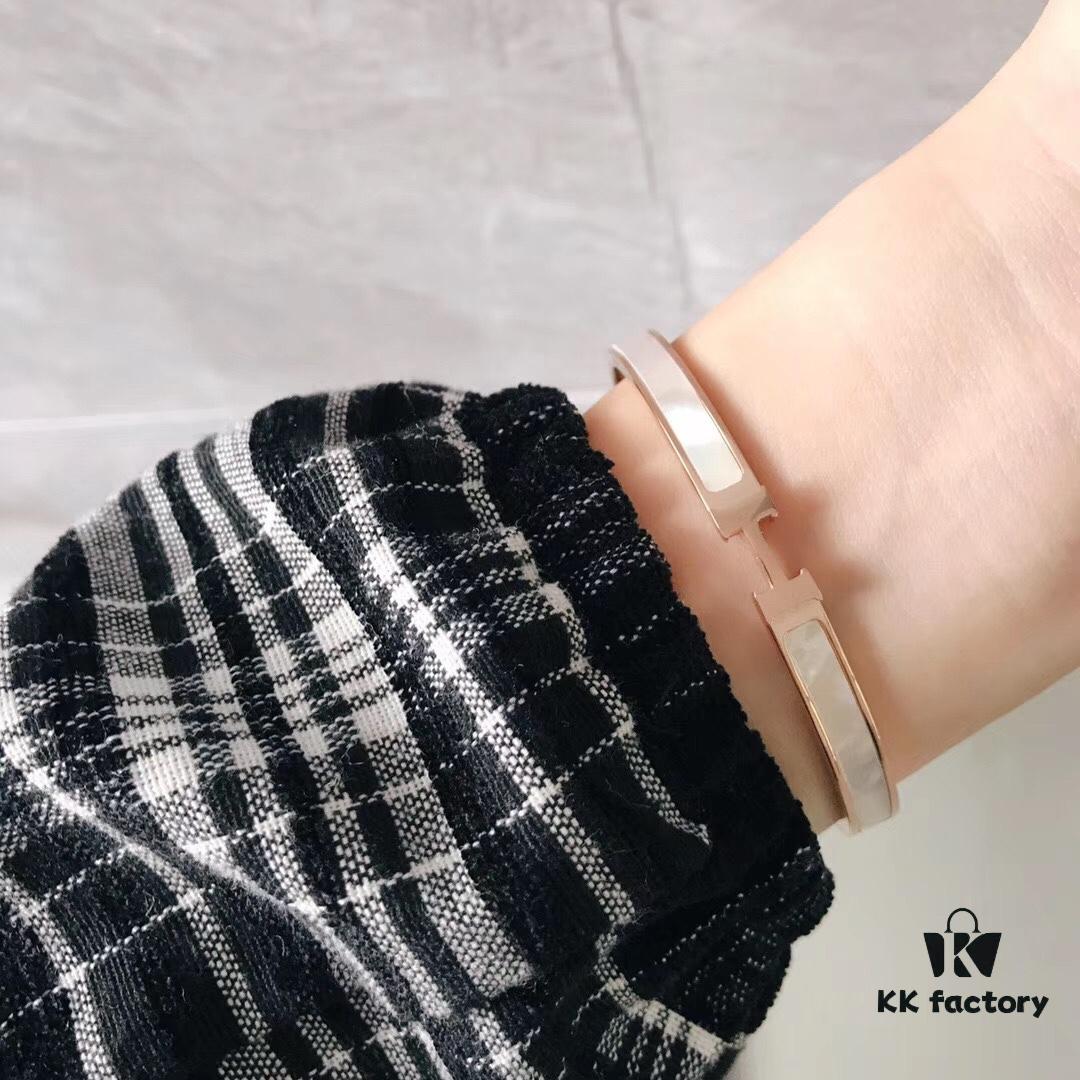 692fc83d99f2d84055c88ed8 Hermes Titanium Steel with Natural White Shell Narrow Bracelet - Classic Design