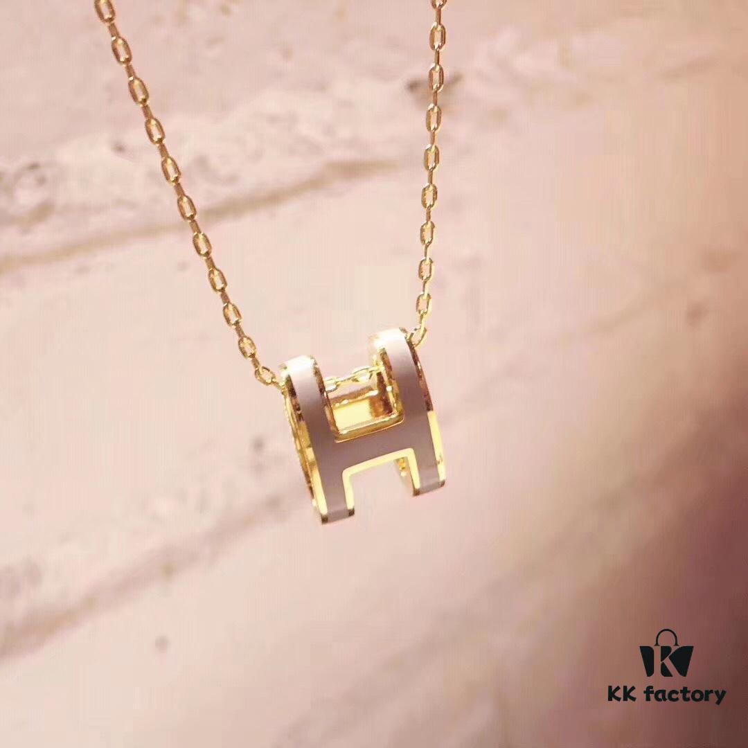 692fc83e99f2d84055c88edc HER*ESH Hermès Classic H Necklace – Latest Arrival in Milk Tea Gray Tone, Elegant and Refined!