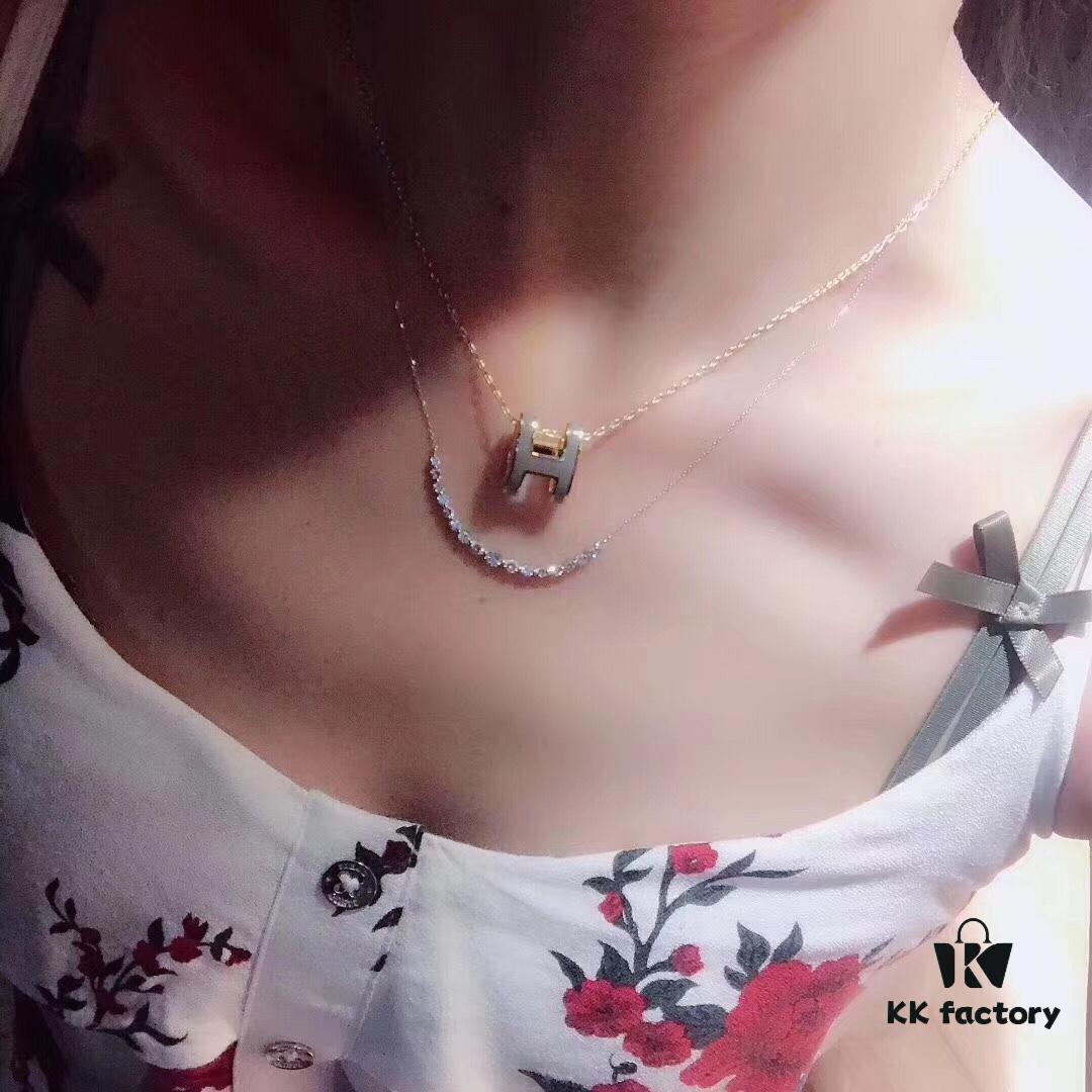 692fc84099f2d84055c88edf HER*ESH Hermès Classic H Necklace – Latest Arrival in Milk Tea Gray Tone, Elegant and Refined!