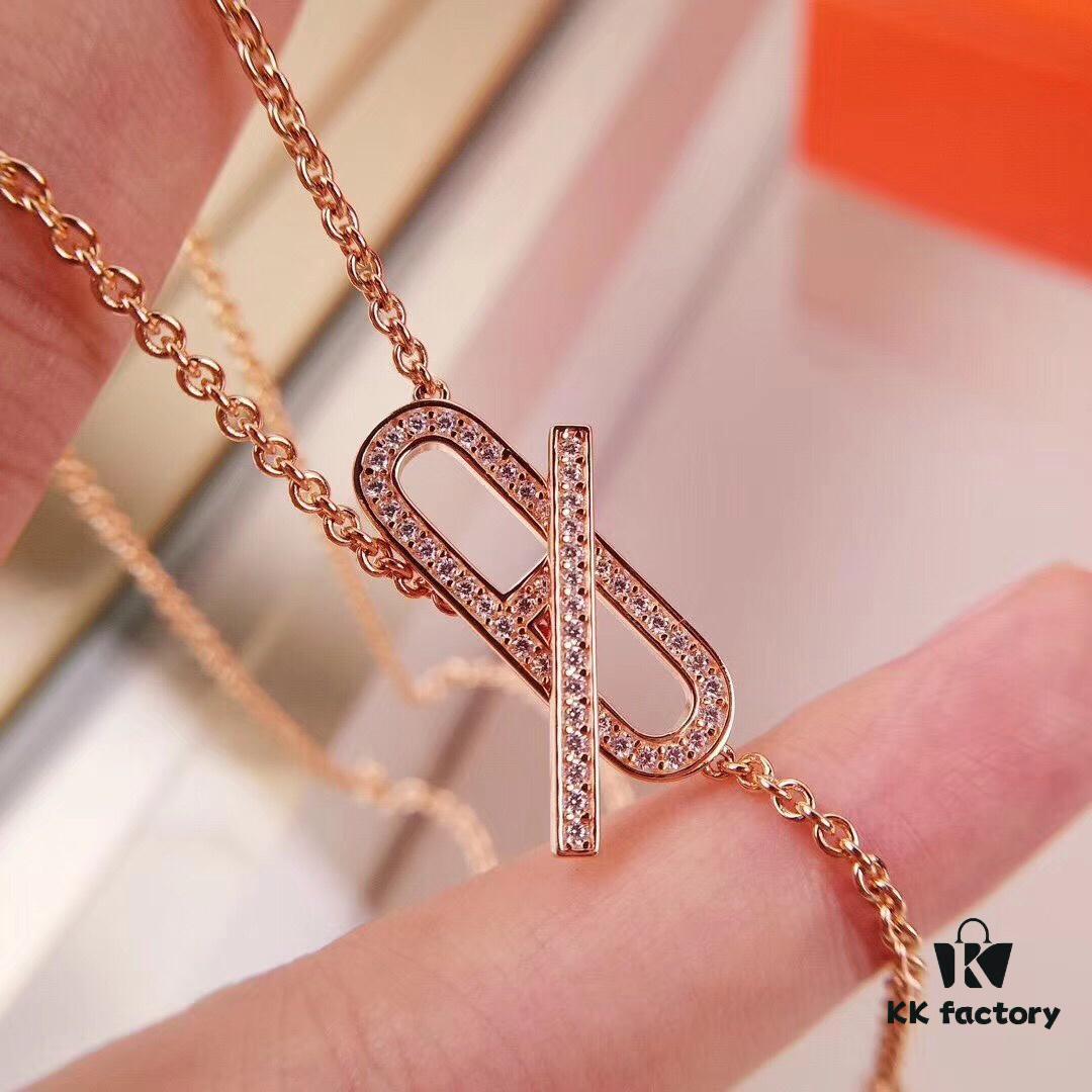 692fc84599f2d84055c88ee9 Hermes, Fire Pig Nose Necklace Bracelet, Street-Chic and Super Fashionable! 18K Rose Gold with Thick Gold Plating! Set with Imported High-Carbon Diamonds in Eight Hearts and Eight Arrows Cut, All Stones Precisely CNC-Set to Prevent Stone Loss, Giving a Genuine Look of Real Gold and Real Diamonds!! Necklace Highly Recommended!
