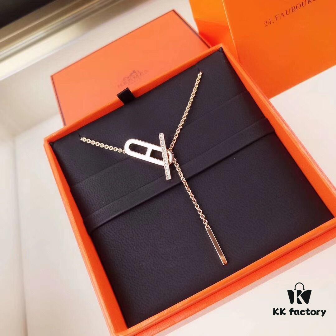 692fc84899f2d84055c88ef2 Hermes, Fire Pig Nose Necklace Bracelet, Street-Chic and Super Fashionable! 18K Rose Gold with Thick Gold Plating! Set with Imported High-Carbon Diamonds in Eight Hearts and Eight Arrows Cut, All Stones Precisely CNC-Set to Prevent Stone Loss, Giving a Genuine Look of Real Gold and Real Diamonds!! Necklace Highly Recommended!