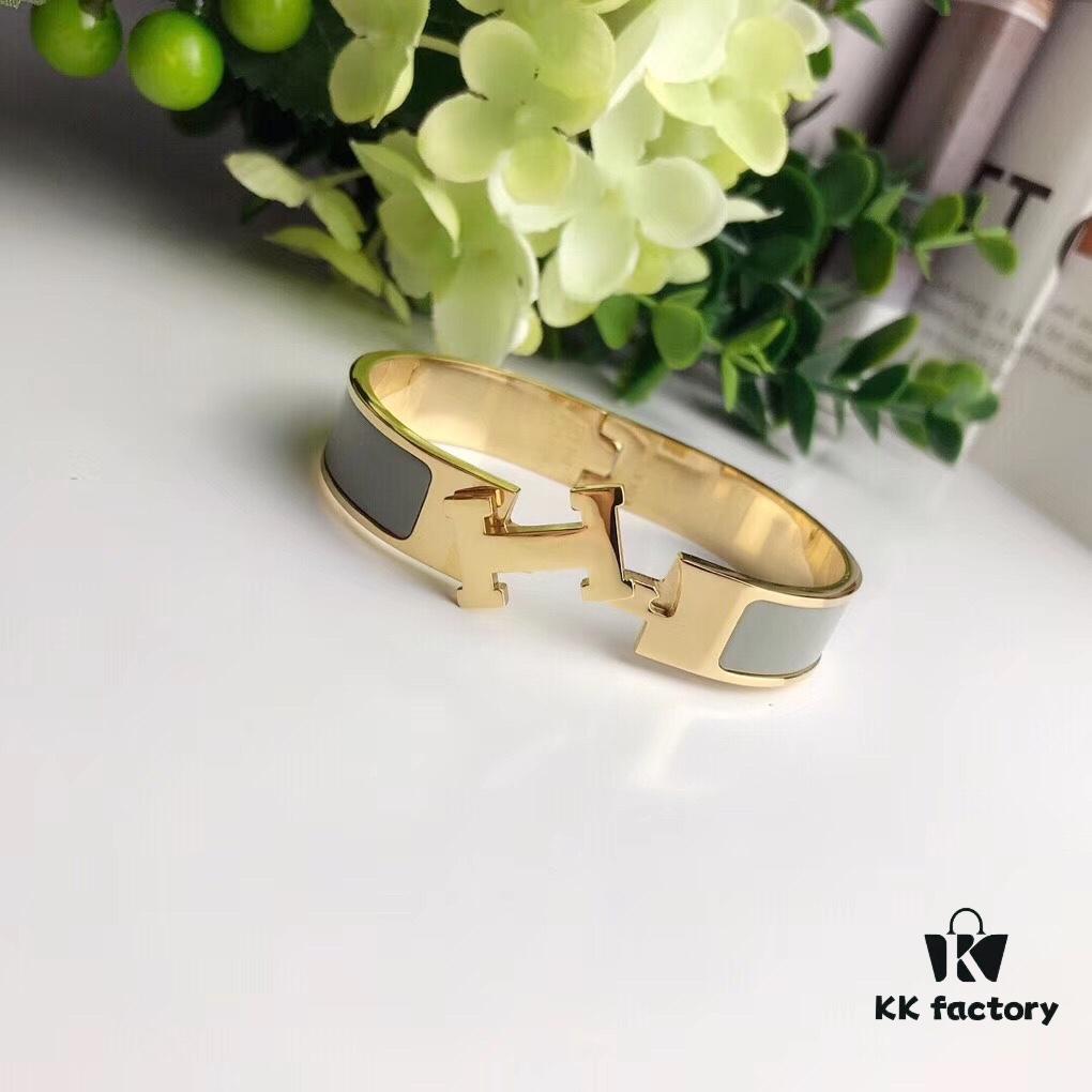 692fc86299f2d84055c88f13 Bestselling Hermès H Cuff Bracelet! One Size Fits Most (17), 5 Colors Available – Must-Have Stylish Accessory, Universally Flattering, Perfect for Any Style, Hand Shape or Wrist Size! Wear Solo or Stacked for Instant Elegance! Red, White, Black, Orange, Light Green – Each Enamel Hue Paired with Rose Gold or Yellow Gold Edging Offers a Luxurious, Eye-Catching Look.